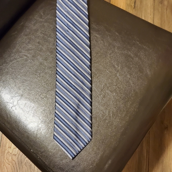 DKNY Tie - Picture 1 of 3